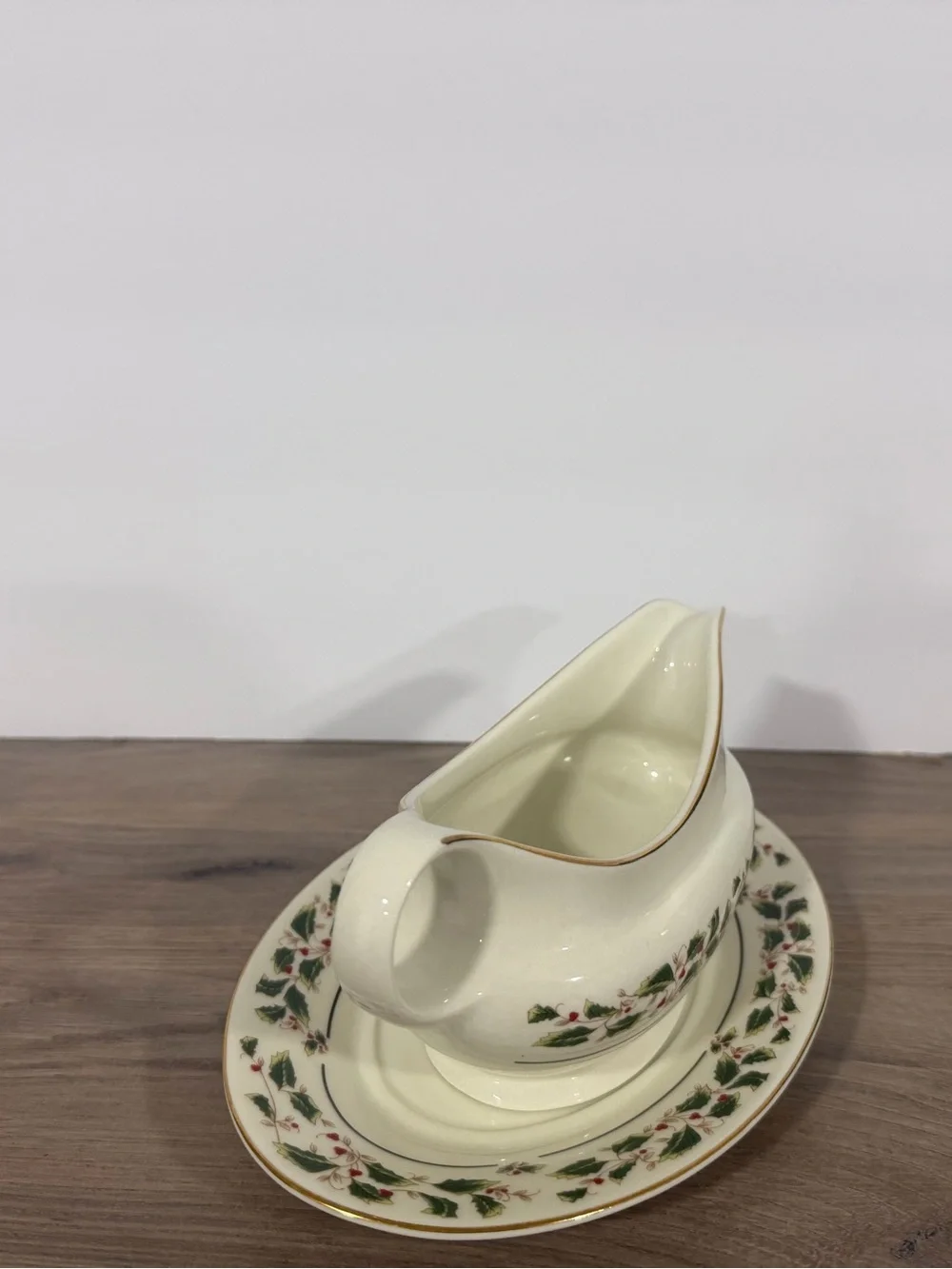 Holly Tradition elegant cream